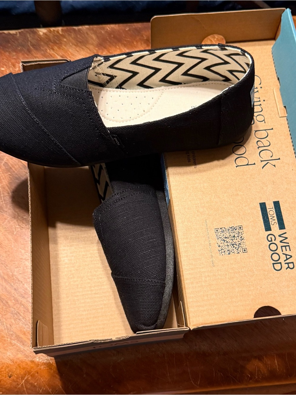 NIB - TOMS Women’s Classic Canvas Slip-On Shoes - Black-size 9